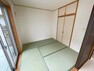 和室 柔らかい畳の敷かれた和室は、ゆっくりくつろげるスペース