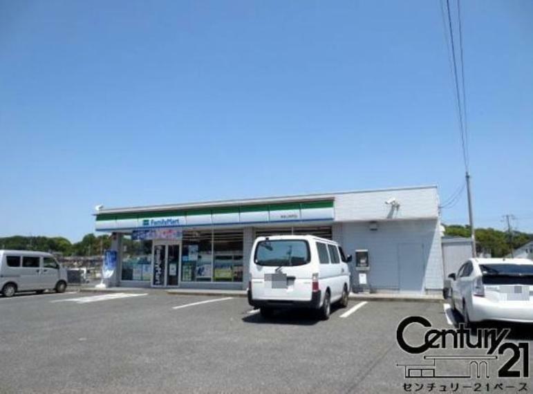 コンビニ ファミリーマート奈良上牧町店