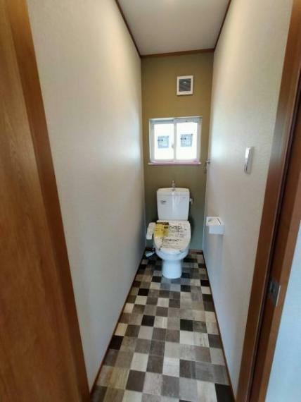 トイレ 【リフォーム済】二階トイレです。トイレは新品交換しました。