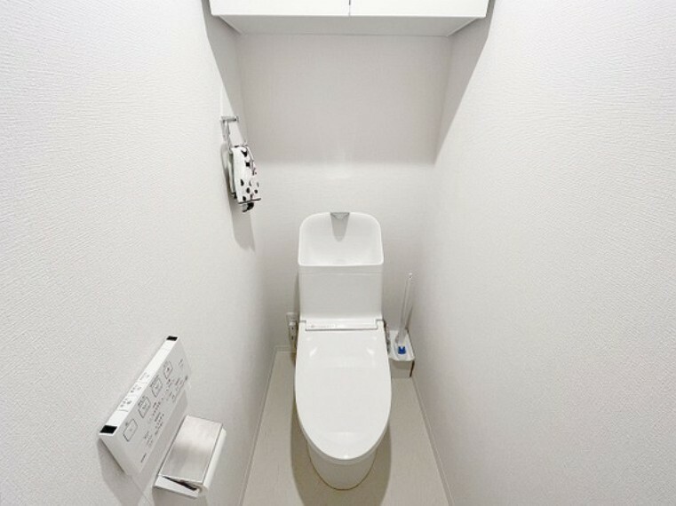 トイレ 多機能トイレ、壁付けのパネルになりますので、操作もとってもしやすいです。