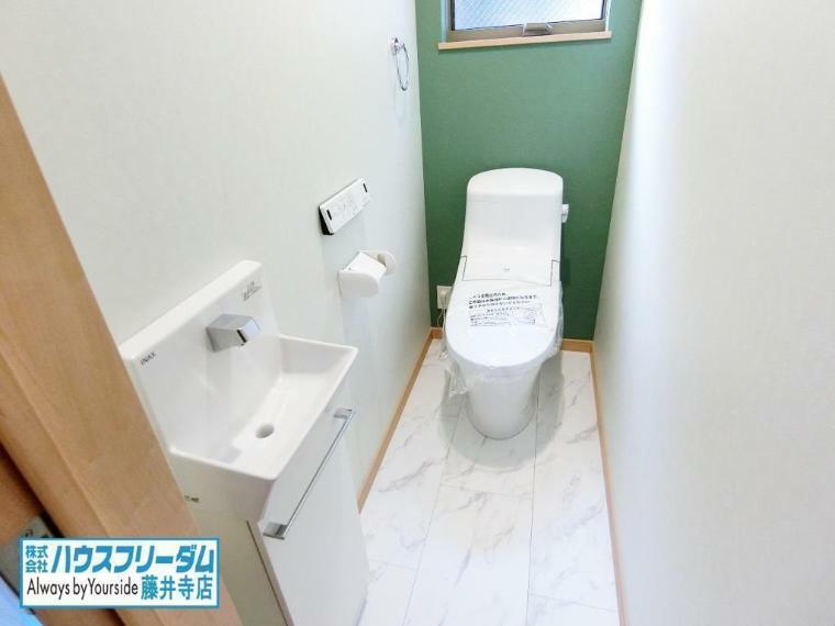 トイレ トイレ サイドには手洗いスペースを設置しております
