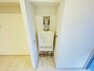 発電・温水設備 室内に給湯器があります。 ※空室時の写真です。