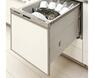 ビルトインタイプ食器洗い乾燥機なら、カウンター上はいつもすっきりで、今まで手洗いにかけていた時間をご家族との時間に使えます。（同仕様）