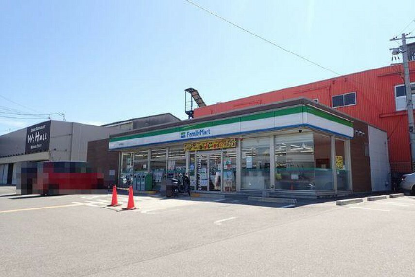 コンビニ ファミリーマート京屋平岡町店