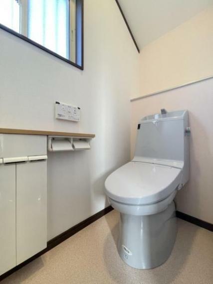 トイレ 採光窓は臭い対策にもなって清潔な空間を保てます
