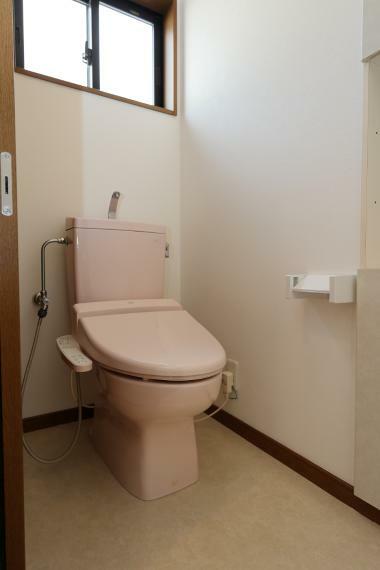 2階温水洗浄便座付トイレ