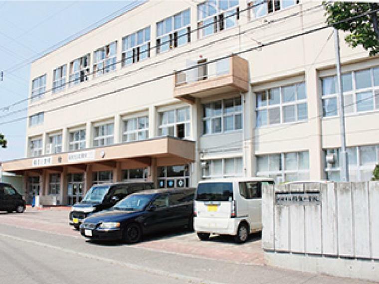 札幌市立福住小学校（約1,150m・徒歩15分）