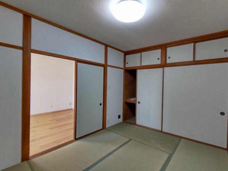 【リフォーム済】部屋中央の和室です。畳の表替えと襖の張替えを行いました。