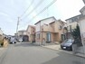 現況写真 周囲は閑静な住宅街です。前面道路は幅員6m以上あり解放感があります。