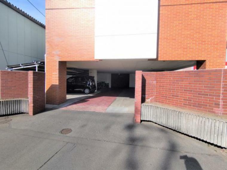 外観写真 【駐車場】駐車場の入口写真になります。軽一台の駐車スペースがあります。
