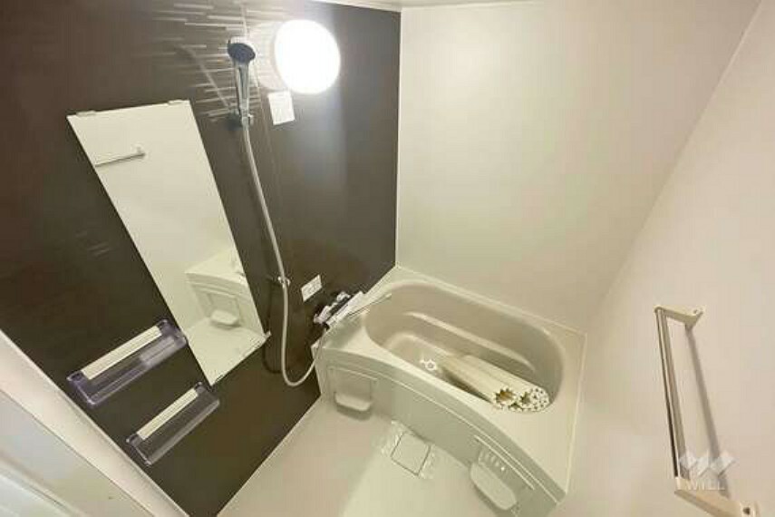 浴室 浴室ゆったりと足を伸ばして頂けるサイズの浴槽です［2023年2月3日撮影］