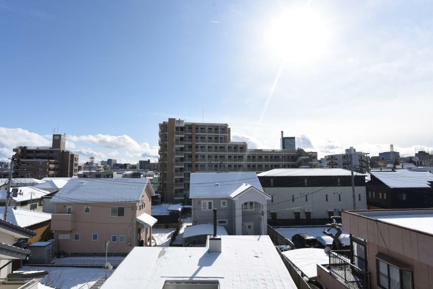 眺望 前面に大きな建物が無く、開けた景色と陽当たりを楽しめます！