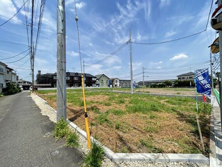 現況写真 小田急線「狛江」歩17分～18分。現地周辺は、低層住居専用地域ならではの、長閑で落ち着いた住環境です。