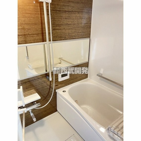 浴室 シャワーの位置を家族それぞれの使いやすい高さに調整できるスライドバー付きで快適お風呂空間を実現！