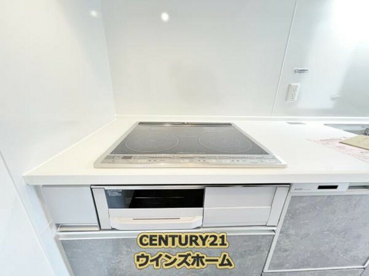 キッチン IHコンロ対応のシステムキッチンをご用意しました。火を使っての調理が不要なので火災の心配がなく、安心してお料理に取り掛かれますね！揚げ物料理の際は温度調整もしやすいです。