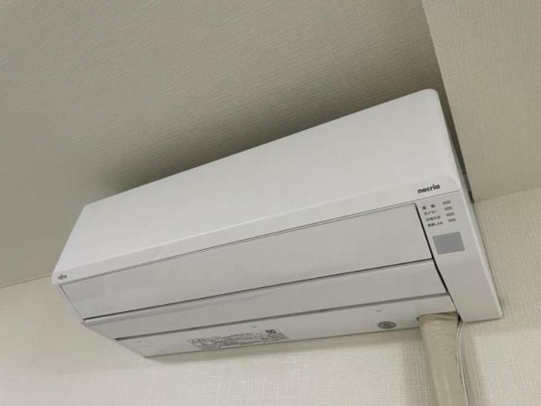 冷暖房・空調設備 【同仕様写真】リビングにはエアコンを1台設置予定。その他のお部屋には追加料金で弊社で設置することも可能です。ローンに組み込めます。