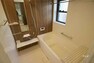 浴室 新規交換済みの浴室には窓があり、換気がしやすいです。