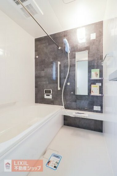 浴室 【浴室】現地完成写真。一坪風呂でお子様と一緒でもゆったりと寛げます。