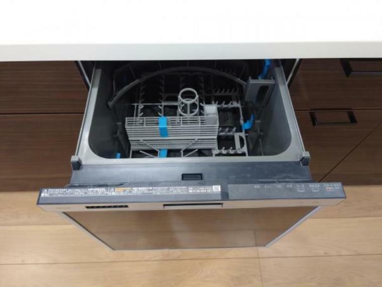 キッチン 【リフォーム済/即入居可】新品交換したキッチンには食器洗い乾燥機が付いています。主婦の皆様の負担が少しでも軽減されるように企画しました。