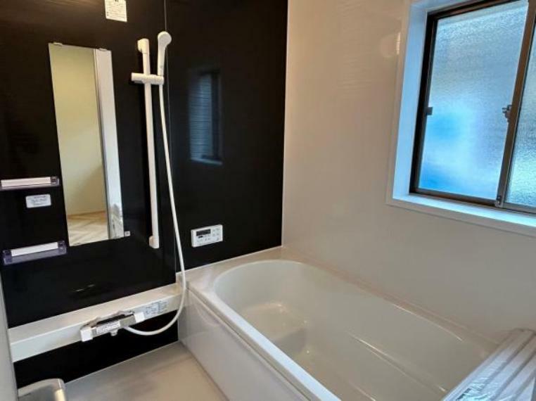 【リフォーム済】浴室はハウステック製ユニットバスを新設。新しい浴槽で1日の疲れをゆっくり癒していただけます。
