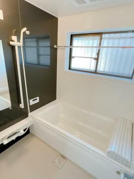 浴室 【リフォーム済】浴室はハウステック製の新品のユニットバスに交換しました。1坪サイズのお風呂で、1日の疲れをゆっくり癒すことができます。