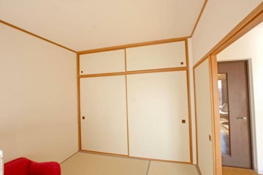 収納 採光の良い和室6.0帖はのんびりと寛げる空間！　
