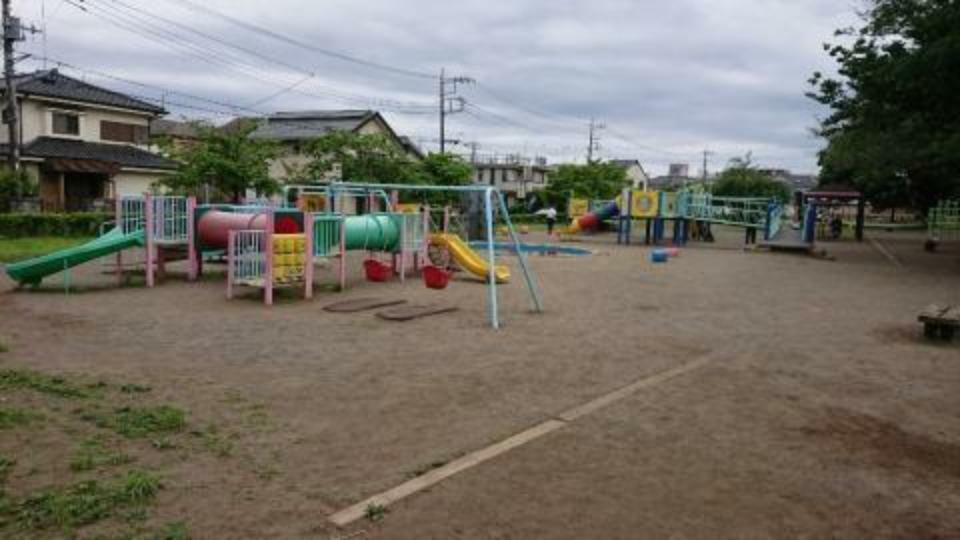 公園 わかぐさ公園 わかぐさ公園まで約1.7kmです。公園内にはお子様が遊べる遊具も豊富にあります！ワンちゃんのお散歩コースにもいいですね！