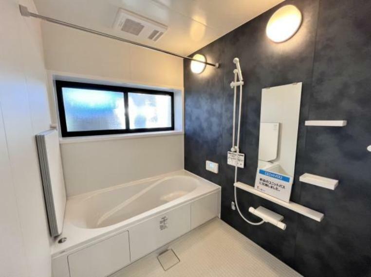 浴室 【リフォーム済】浴室です。LIXIL製のユニットバスを新設しました。大きな浴槽でお仕事の疲れを癒されてください。