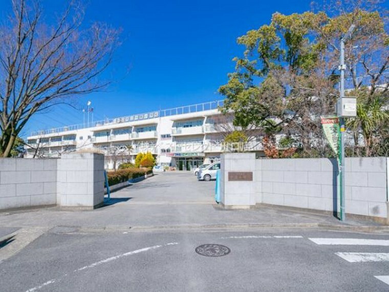 小学校 川口市立中居小学校900m