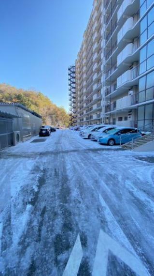 敷地内駐車場 駐車場　空き状況はお問い合わせください