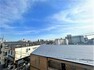 眺望 （眺望）お住まいの前面には高い建物がなく開放感があります。晴れた日には澄み渡った青空が広がり、眺望良好です！（2023年02月撮影）
