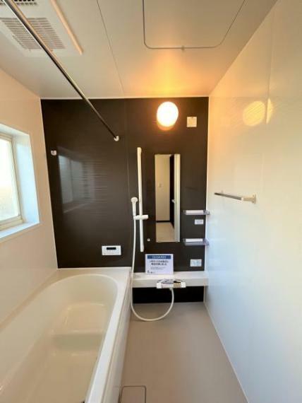 浴室 【リフォーム済】浴室はハウステック製の新品のユニットバスに交換しました。1坪サイズのお風呂で、1日の疲れをゆっくり癒すことができますよ。