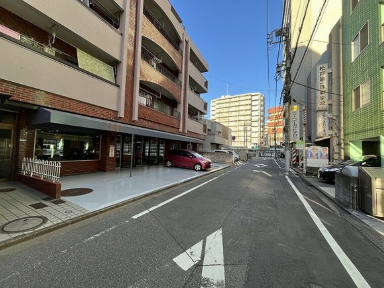 外観写真 忙しい朝や遅い帰宅時にもうれしい松戸駅徒歩4分の立地です。複数路線の利用が可能、多彩なルートで「通勤」を手にしませんか？