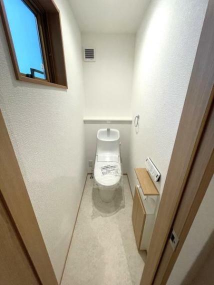 トイレ 収納があり使い勝手の良いトイレです。