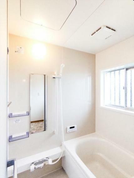 浴室 （リフォーム済）浴室は、ハウステック製の新品のユニットバスに交換しました。自動お湯張り、追い焚き機能付きで、生活時間帯が異なるご家族もみんな温かなお風呂に入れます。