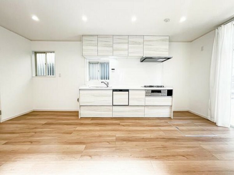 ダイニングキッチン 【リビング】シックモダンな雰囲気の室内デザイン性の高いLDK小物などを使えば高級感溢れる部屋にできます