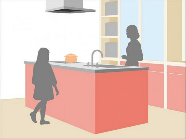 対面式システムキッチン　キッチンは、ご家族との会話が楽しめる対面タイプを採用。リビングで遊ぶお子様の様子をうかがいながらお料理もできます。頭上に棚のないオープンタイプなら開放感もいっぱい。