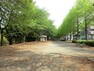 公園 三田第二公園 別名「まむし公園」と呼ばれています。南北に細長い敷地内には階段や坂が多く、自然の斜面を使ってダイナミックに遊べます。