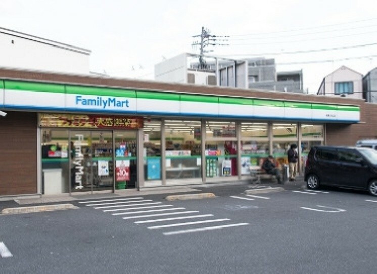 コンビニ ファミリーマート 板橋大谷口店205m