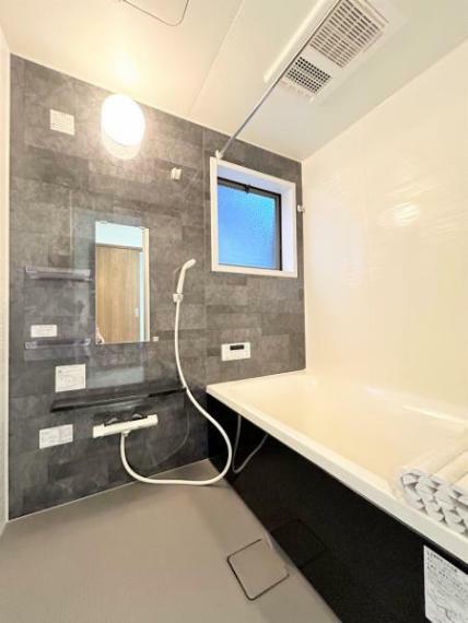 浴室 【リフォーム済】ユニットバスはハウステック製のモノを新設いたしました。0.75坪サイズで浴室乾燥機付きです。雨の日の洗濯も困りませんね。
