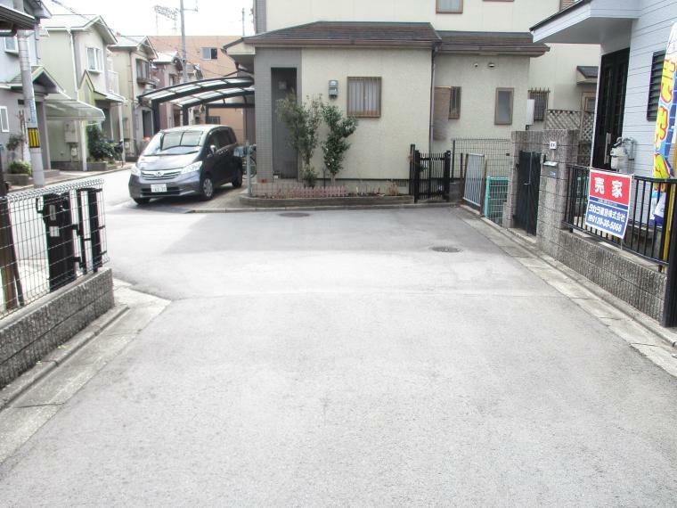 現況写真 広々前面道路です。