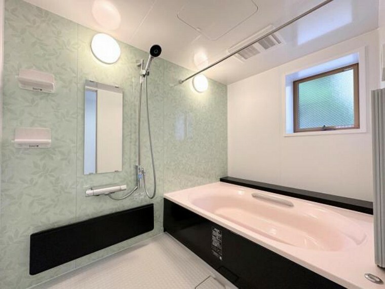 浴室 【浴室】浴室は1.5帖。広々とした浴室で一日の疲れを癒しましょう。浴室乾燥機＋小窓でカビの発生を抑制。
