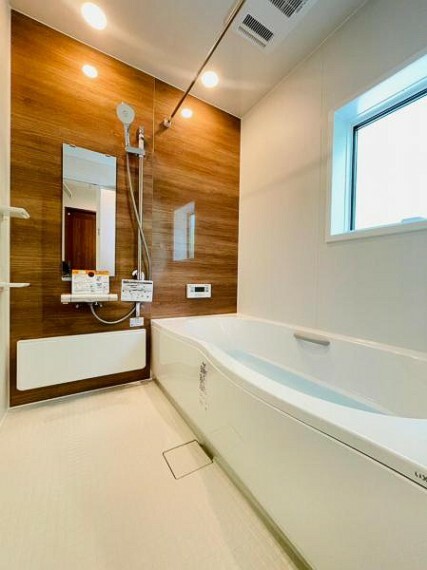 浴室 （浴室）浴室暖房乾燥機付きの浴室。
