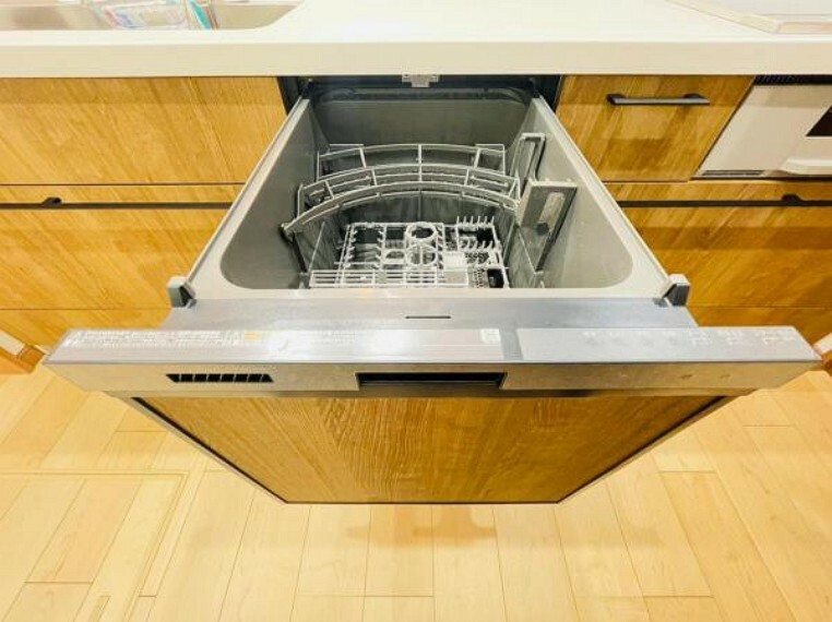 家事の時短になり殺菌効果も期待できる食器洗い乾燥機付き。