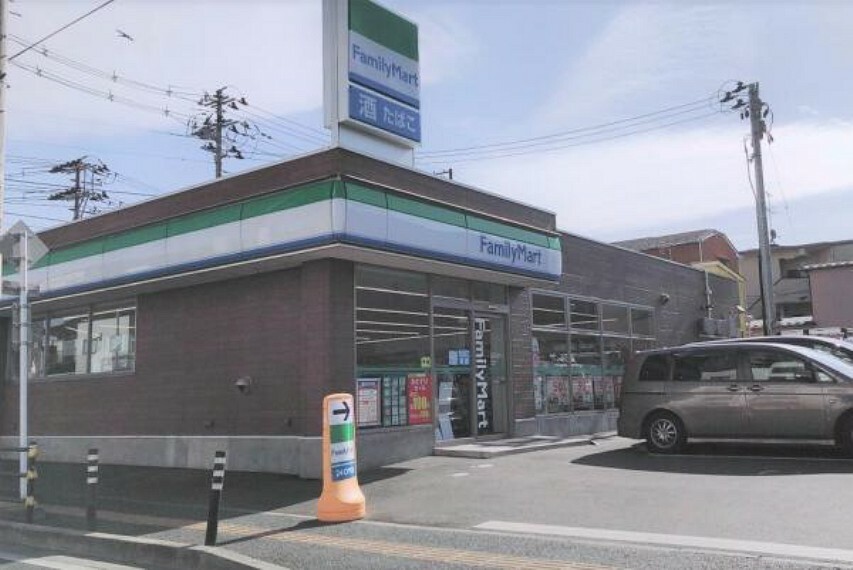 コンビニ ファミリーマート宮町四丁目店