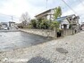 現況写真 前面道路　生活施設が充実の便利な住環境です