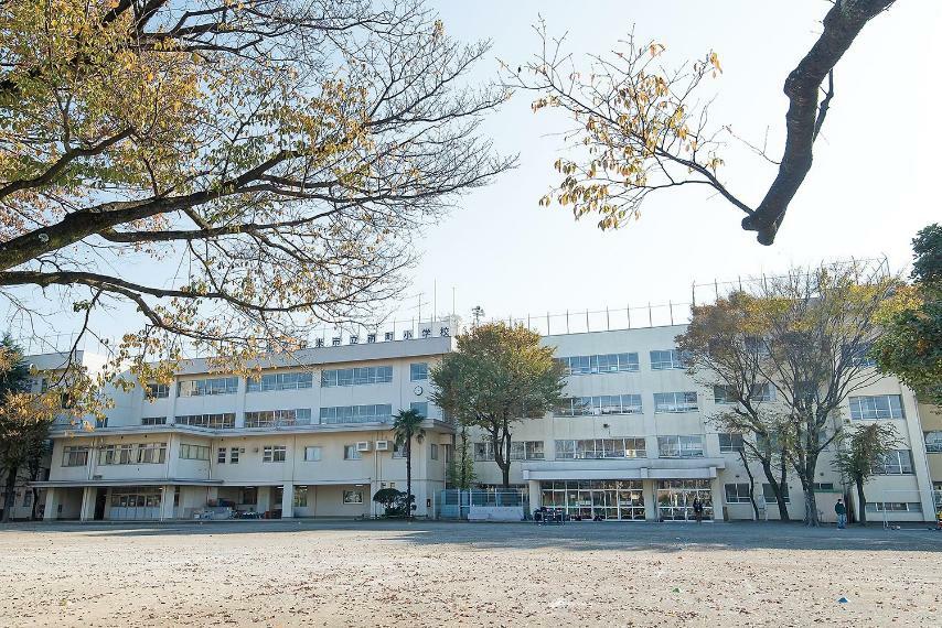 小学校 【東久留米市南町小学校】徒歩7分～8分。低学年のお子様の通学の負担が少ない距離で、保護者様は安心して送り出すことができます。また、学校行事の際に、保護者様が歩いて行きやすいです。