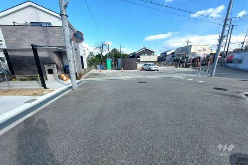 現況写真 物件の南側前面道路（西側から）［2023年2月25日撮影］