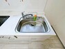 キッチン 浄水器付き水栓でおいしい水をいつでも手軽に使えます。