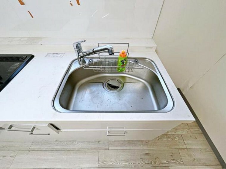 キッチン 浄水器付き水栓でおいしい水をいつでも手軽に使えます。